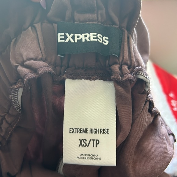 Express High-rise Plum-colored Paper-bag Shorts (Size XS) - Picture 3 of 4